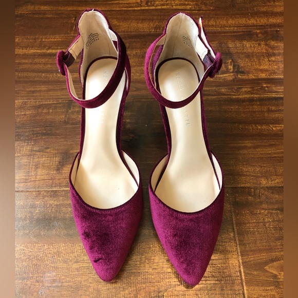 Kelly And Katie Riani Pump with Ankle Strap - Picture 3 of 7